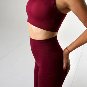 Conjunto Deportivo de Yoga de 3 Piezas para Mujer, Color Sólido, Elástico, Ropa Deportiva Activa, Procedente de Pakistán, Venta al Por Mayor - Product Image 6