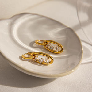 Boucles d'oreilles double anneau en acier inoxydable plaqué or avec zircon, très tendance - Product Image 2