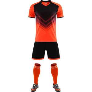Maillot de football personnalisé pour adultes, nouveau modèle, manches courtes, ensemble personnalisé, 100% polyester, impression numérique, séchage rapide - Product Image 6