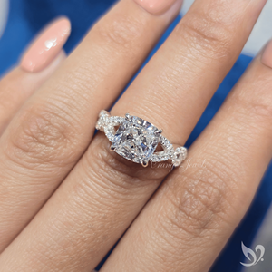 แหวนเพชรทรงคุชชั่น 3 กะรัต ฝังเพชรแบบพาเว่ วงแหวนหมุนได้ แหวนหมั้น รับรองโดย IGI แหวนทองคำขาว 10K - Product Image 4