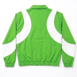 Nuevas llegadas, conjunto de chaqueta cortavientos de nailon verde y blanco con logotipo personalizado para hombre, traje para verano, ropa exterior transpirable, chaquetas de secado rápido y pantalones cortos. - Product Image 3