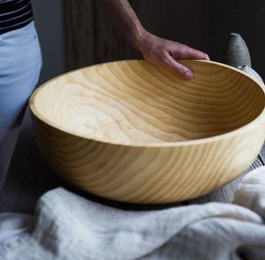 Juego de Tazones para Servir de Madera Natural Hechos a Mano de Alta Calidad, Estilo Japandi Ecológico, Tazones para Ensalada de Nogal Tallados y Altamente Personalizados - Product Image 1