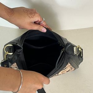 Bolso de Mano de Cuero Vacuno Genuino Hecho a Mano, Elegante y Moderno, Bolso Cruzado de Diseño Floral de Lujo para Mujer - Product Image 6