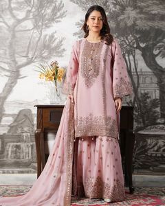 Conjunto de top de seda Fandy con bordado de diseñador y trabajo de lentejuelas, con pantalón sharara y dupatta, completamente cosido y listo para usar. - Product Image 2