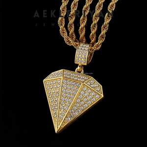 Pendentif Pyramide en Moissanite Diamantée Effet Glaçon, Argent Sterling 925, Bijou Hip-Hop Streetwear pour Homme, Idéal au Quotidien ou comme Cadeau - Product Image 1