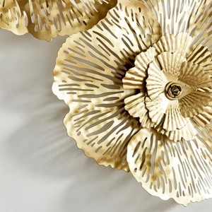 Fantástica Escultura de Pared Floral Metálica 3D Moderna, Decoración de Flores en Dorado y Plateado para Sala de Estar - Product Image 5