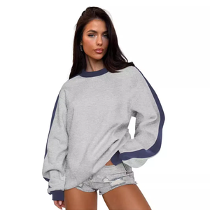 Sudadera Oversize Blanca Sólida para Mujer con Mangas en Contraste y Cuello Redondo, Manga Larga, Estilo Casual Urbano y Deportivo, Venta al por Mayor OEM ODM - Product Image 3