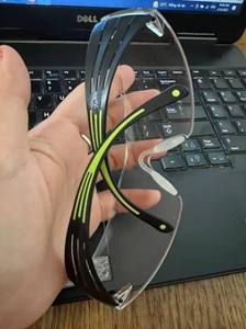 Lunettes de sécurité légères sans monture Securefit SF401AF en PVC avec verres transparents, revêtement anti-buée/anti-rayures, ajustement sécurisé - Product Image 5