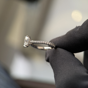 แหวนหมั้นเพชรทรงรี ทองคำขาว 14K ประดับเพชร 1.50 กะรัต วงแหวนแบบ Pave พร้อมใบรับรอง เครื่องประดับเจ้าสาว - Product Image 4