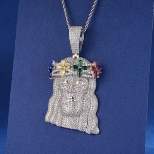 Colgante de Jesús con Moissanita Blanca para Hombre, Colgante con Cabeza de Jesús con Circonitas de Colores, Colgante con Rostro de Jesús Chapado en Oro - Product Image 2