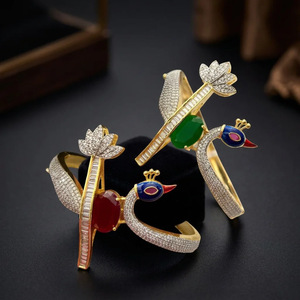 Lisajewellers สร้อยข้อมือทองเหลืองเทียมโรเดียมชุบนกยูง Kada กำไลอินเดียแบบดั้งเดิมเคลือบสำหรับเจ้าสาว - Product Image 2