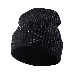 Gorro de Lana Personalizado para Mujer, Color Sólido, con Pelo de Conejo, Adornado con Pedrería, Técnica de Bordado 3D, para Viajes y Negocios - Product Image 3