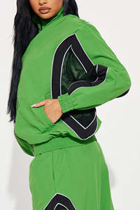 Ensemble de survêtement vintage 2 pièces coupe-vent zippé pour femme, léger, oversize, en nylon uni avec bandes - Product Image 3