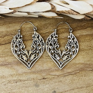 Pendientes de Aro Florales en Forma de V de Latón con Baño de Plata de Ley 925, Filigrana de Corazón, Joyería de Moda Natural para Fiesta de Mujer, Venta al por Mayor - Product Image 1