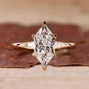 Anillo de Compromiso Solitario con Corte Marquesa, Oro Amarillo de 14K, Engaste de Puntas, Diamante Cultivado en Laboratorio, Anillo Minimalista de Lujo Unisex - Product Image 1