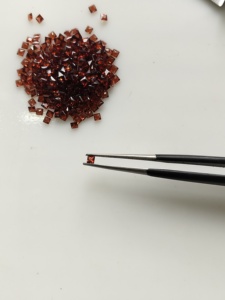 Granate rojo natural de 1,75 mm, corte princesa cuadrado, piedra preciosa suelta de la mejor calidad para la fabricación de joyas - Product Image 2