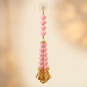 Guirnalda Decorativa Artesanal Ecológica de Pompones Rosa Pastel con Campanas Doradas para Escaleras, Puertas y Fondos de Boda Indias - Product Image 3