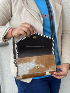 Haute qualité en cuir repoussé à la main sac à bandoulière portefeuille en peau de vache portefeuille en cuir fait à la main femmes téléphone porte-carte Boho sac à main - Product Image 4