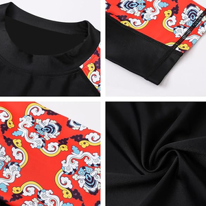 เสื้อแรชการ์ดแขนสั้นสีดำสำหรับผู้ชาย พร้อมลายสีแดงที่แขน เสื้อว่ายน้ำโพลีเอสเตอร์แห้งเร็ว - Product Image 6