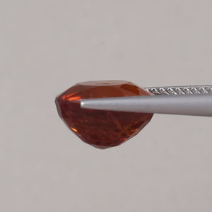 Hessonita Roja Natural al por Mayor, Corte Cojín de 6.38 Quilates, 11x9.5mm, Ligera |   Fabricación de Joyería de Excelente Calidad con Certificación IGI - Product Image 2
