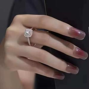 แหวนเพชรโมอิสซาไนต์เงินแท้คุณภาพพรีเมียมสำหรับงานแต่งงานหรือของขวัญวันครบรอบ พร้อมจำหน่ายในราคาส่งออก - Product Image 2