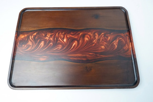 Plateau de service moderne en bois avec incrustation en résine, rectangulaire, fait main, pour la rangement de vaisselle - Product Image 3