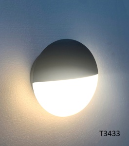 Applique murale moderne minimaliste en métal avec abat-jour en forme de plat LED 6W 3000K blanc chaud alimentée par courant alternatif pour intérieur/extérieur - Product Image 3