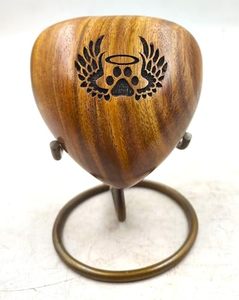 Urna Funeraria Tradicional de Madera en Forma de Corazón, Recipiente Conmemorativo para Cenizas, Elaborada con Acabado Mate Decorativo y Suave - Product Image 6