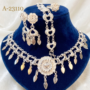 ชุดเครื่องประดับ MOLL JEWELLERS สร้อยคอพร้อมต่างหูประดับดอกไม้และเพชรซิคอน ชุบทอง 0.3 มม. ผลิตจากโลหะผสมสังกะสี เหมาะสำหรับผู้หญิงในโอกาสหมั้น งานแต่งงาน วันครบรอบ และงานปาร์ตี้ - Product Image 3