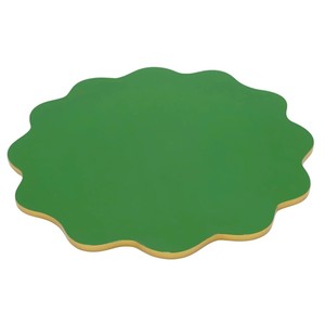 Sous-plat festonné en laque à motif floral avec bord doré pour la décoration de table à la maison, à l'hôtel, en resort, au restaurant ou pour les mariages - Product Image 6