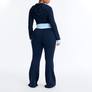 Ensemble 2 pièces sportif pour femme, bleu marine, comprenant un sweat à capuche court zippé avec bordure bleu clair, coupe droite, en tricot Spandex/Nylon, effet vieilli - Product Image 2