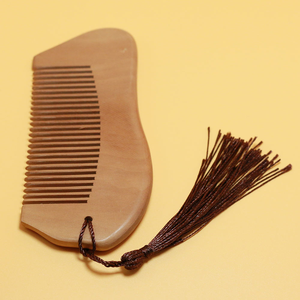 Peigne en bois artisanal en gros avec accessoires à pompon pour la maison, l'hôtel et l'emballage cadeau - Product Image 2