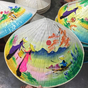Sombrero Cónico Vietnamita Hecho a Mano de Hoja de Palma Natural, Sombrero Tradicional para Recuerdo, Viajes, Festivales, Venta al por Mayor en Vietnam - Product Image 1