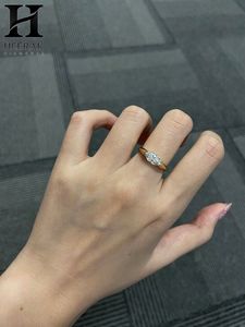 Bague de luxe en or massif avec diamant de laboratoire taille marquise Ouest-Orient, sertie demi-cerclée, solitaire, pour anniversaire - Product Image 3