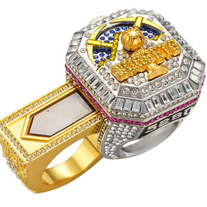 แหวนเพชรทรงเหลี่ยมสำหรับผู้หญิงหินสีชมพูแบบดั้งเดิมแหวนเพชรที่ผ่านการรับรองโดย GRA VVS Moissanite - Product Image 5