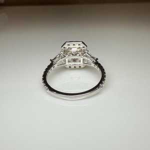Bague à trois pierres en moissanite de style classique, coupe émeraude, 2 carats, en argent 925, pour femme, cadeau d'anniversaire pour partenaire - Product Image 5