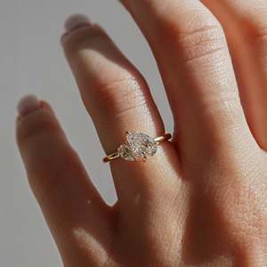 แหวนทองคำแท้ 14K ประดับเพชรทรงลูกแพร์เพาะเลี้ยงในห้องปฏิบัติการ ดีไซน์ Toi Et Moi คุณภาพพรีเมียม สำหรับขอแต่งงาน เครื่องประดับชั้นดี แหวนหมั้นสองเม็ด - Product Image 2