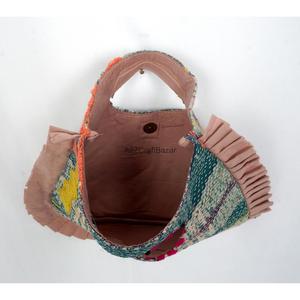 Pochette en tissu Kantha brodée Suzani faite à la main avec franges et poignée découpée, taille moyenne, motif multicolore, idéale pour les fêtes - Product Image 6