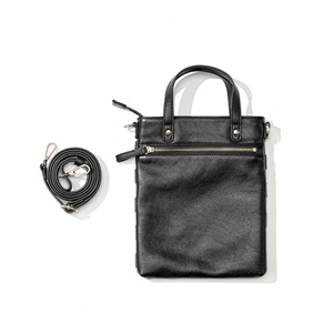Petit porte-monnaie en cuir véritable tissé noir OEM ODM réglable sac à bandoulière pour femmes fermeture à glissière fabriqué au Bangladesh - Product Image 2