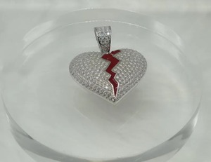 Colgante de Corazón con Pistola Estilo Hiphop, Moissanita, Chapado en Oro de 18K, Amuleto Unisex, Regalo, Uso Diario - Product Image 4