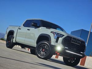 Toyota Tundra Híbrida 2022 Usada en Buen Estado - Product Image 1