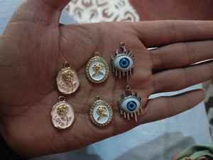 Venta al por Mayor de Dijes Metálicos, Adornos para Joyería, Colgantes de Aleación con Pedrería para la Fabricación de Aretes, Pulseras y Collares - Product Image 3