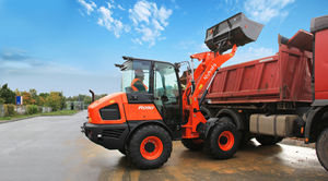 Venta al por mayor: Cargadora de ruedas Kubota R090 con cucharón de 850L y horquilla para palets, cargadora frontal compacta usada para construcción y trabajo agrícola. - Product Image 6