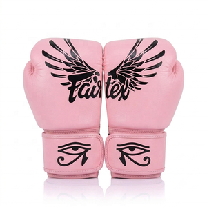 นวมชกมวยหนังแท้ Fairtex สีเบอร์กันดี พร้อมลายปีกสีทองและลายดวงตาแห่งฮอรัส แบบผูกเชือกที่ข้อมือ สำหรับฝึกซ้อมในยิม - Product Image 5