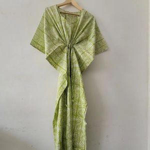 Elegancia sin Esfuerzo, Encanto Bohemio, Exquisito Kimono Hecho a Mano con Estampado de Bloques Verdes, Largo hasta la Rodilla, 100% Algodón, Verano - Product Image 1