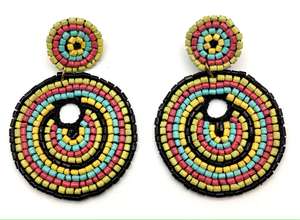 Boucles d'oreilles brodées de perles, forme cœur, fabriquées à la main en Inde, pour femmes et filles, travail de broderie. - Product Image 2