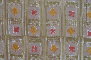 Tissu en coton léger tissé à la main, motif floral, fleurs jaunes et rouges, design quadrillé vert olive pour la décoration intérieure et les sacs - Product Image 1