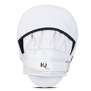 Pads d'entraînement en cuir de haute qualité avec surface incurvée et poids équilibré pour un contrôle et un confort maximum - Product Image 3