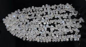 Perles de pierre de lune arc-en-ciel naturelle blanche facettées en forme de poire AAA 9x13 MM, Briolette de pierre de lune, Perles de pierre de lune facettées en forme de poire de 10 pouces - Product Image 5