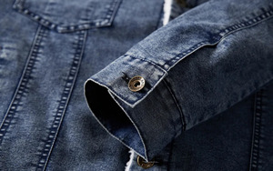 Chaqueta vaquera ajustada de moda urbana para hombre, talla europea 2025, azul claro, con forro de lana negro, abrigo cálido de invierno grueso. - Product Image 2